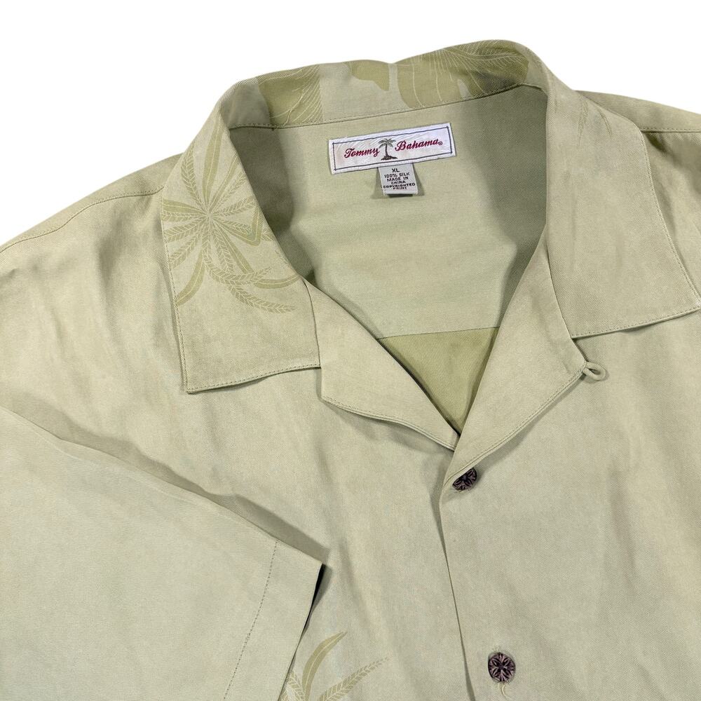 Vintage Tommy Bahama 100% Silk Aloha Hawaiian Shirt — Short Sleeve‎ XL